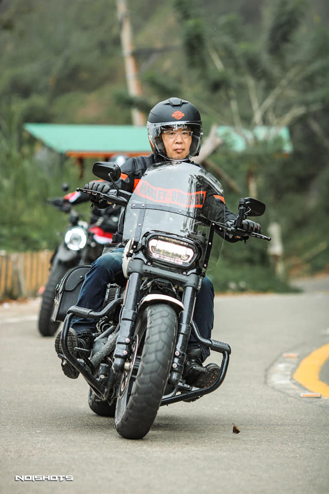 61bd 2| 61歳は、バイクの上で誕生日を迎えました。