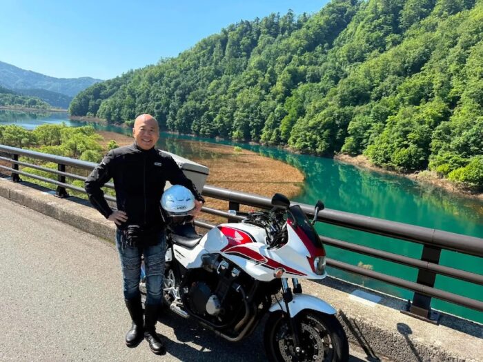 61bd 4| 61歳は、バイクの上で誕生日を迎えました。