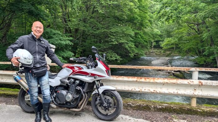 61bd 5| 61歳は、バイクの上で誕生日を迎えました。
