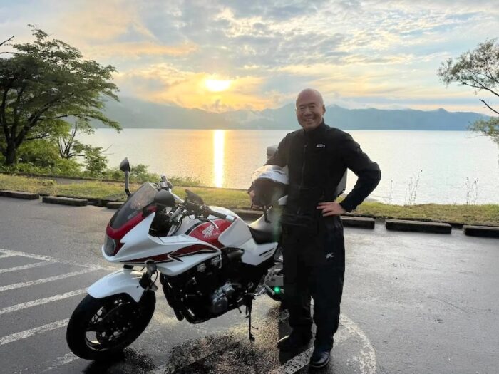61bd 7| 61歳は、バイクの上で誕生日を迎えました。